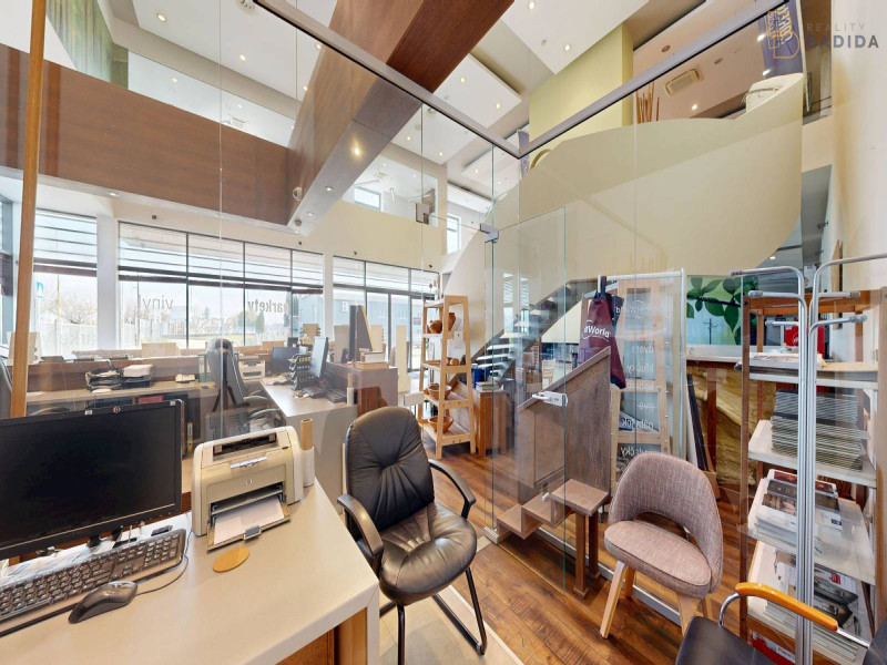 SHOWROOM - ZÁZEMIE
