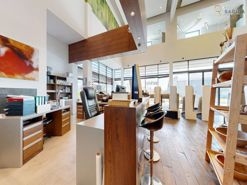 SHOWROOM - ZÁZEMIE