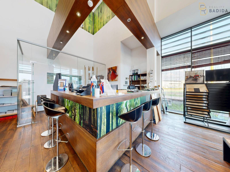 SHOWROOM - ZÁZEMIE