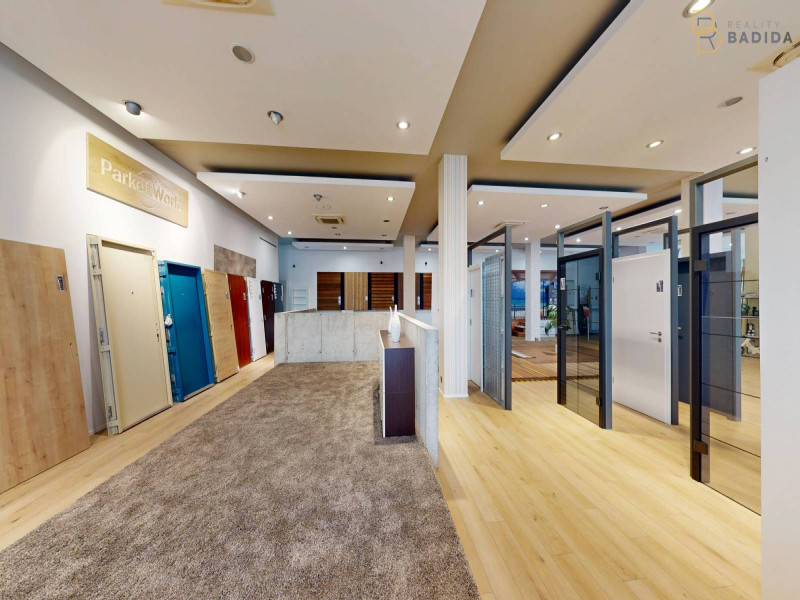 SHOWROOM - POSCHODIE